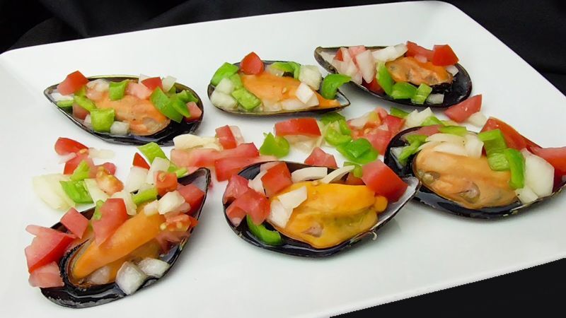 Mejillones con pipirrana
